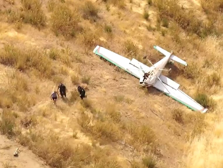 ivancp25's tweet image. #AccidenteAéreo de un monomotor #Cessna150L privado (N19441) que se estrelló a 20 millas al Sureste de #Livermore, #Califonia, #EEUU 🇺🇸. Terminó capotando. Procedía desde el Aeródromo Concord-Buchanan (CCR/KCCR) en California. El piloto resultó herido de consideración. 02-08-24