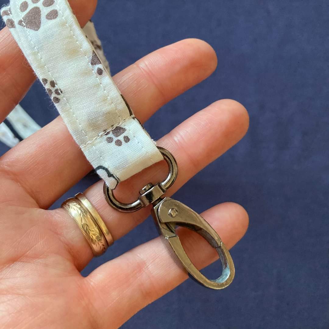 EGLR1's tweet photo. Handmade fabric lanyards. Some with breakaways and some without. Great for you ID badge or attaching keys, pens...
Prices from £5 plus P&P
Please message me with any questions or requirements.
https://t.co/OUIjOvMx5j
#handmade
#MHHSBD
#SmallBusiness
#numonday
#adpotarescue https://t.co/kx3U4Hb8Yp