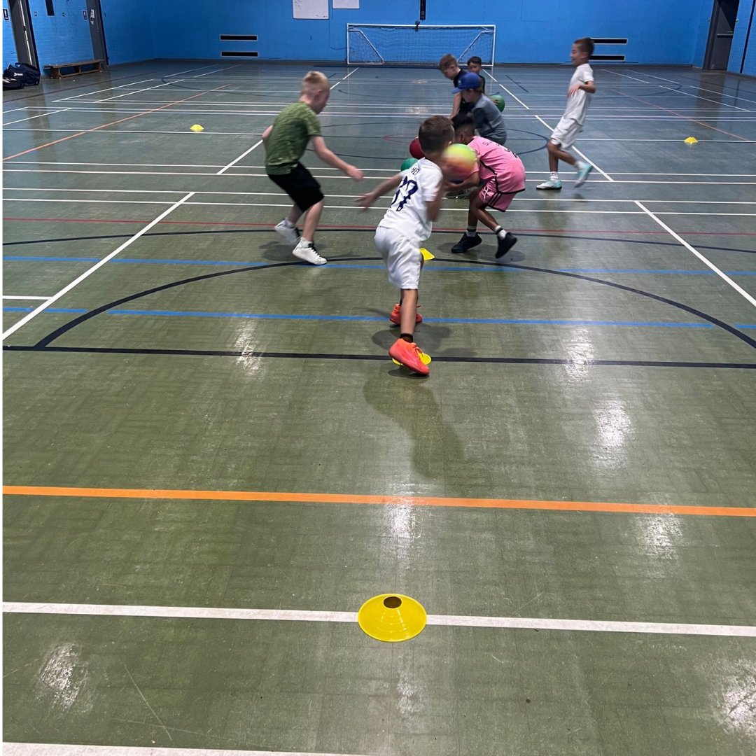 CampsAspire's tweet image. 🎉 Experience the joy of sports and movement-based games like Tri-Golf and Dodgeball! Our activities at Codsall Active Camps are a hit. Don&apos;t miss out on the excitement – reserve your child&apos;s place today.⛳⚽

🔗hubs.ly/Q02JRxhZ0

 #ActiveFun #JumpForJoy