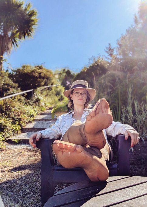 ☀️ https://t.co/iGS0VRagZi<a href="/tag/throne"class="tags"><span>#throne</span></a><a href="/tag/wishlist"class="tags"><span>#wishlist</span></a>