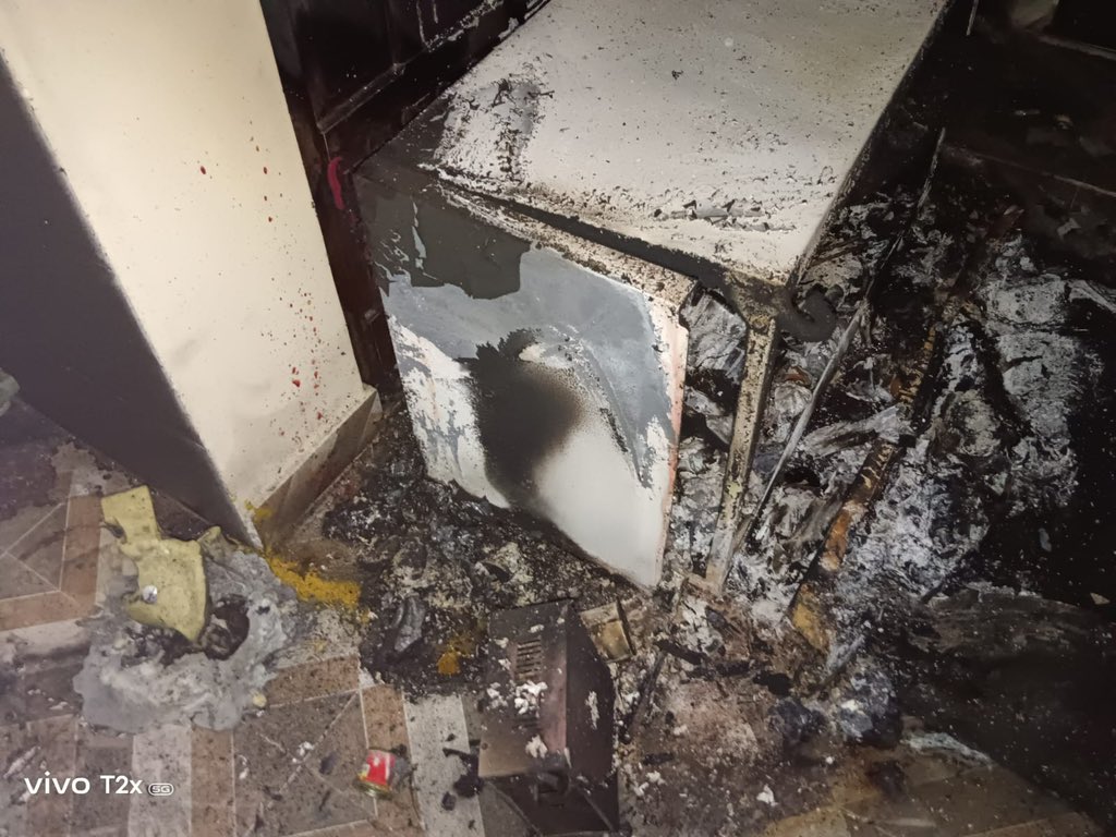 himiii24's tweet photo. @GodrejAppliance writing to bring to ur immediate attention a critical incident involving ur refrigerator. The unit in question unexpectedly exploded resulting in considerable damage to my house. 
The explosion caused structural damage to my home @jagograhakjago @prahladjoshi121 https://t.co/PTl0HHfmbI
