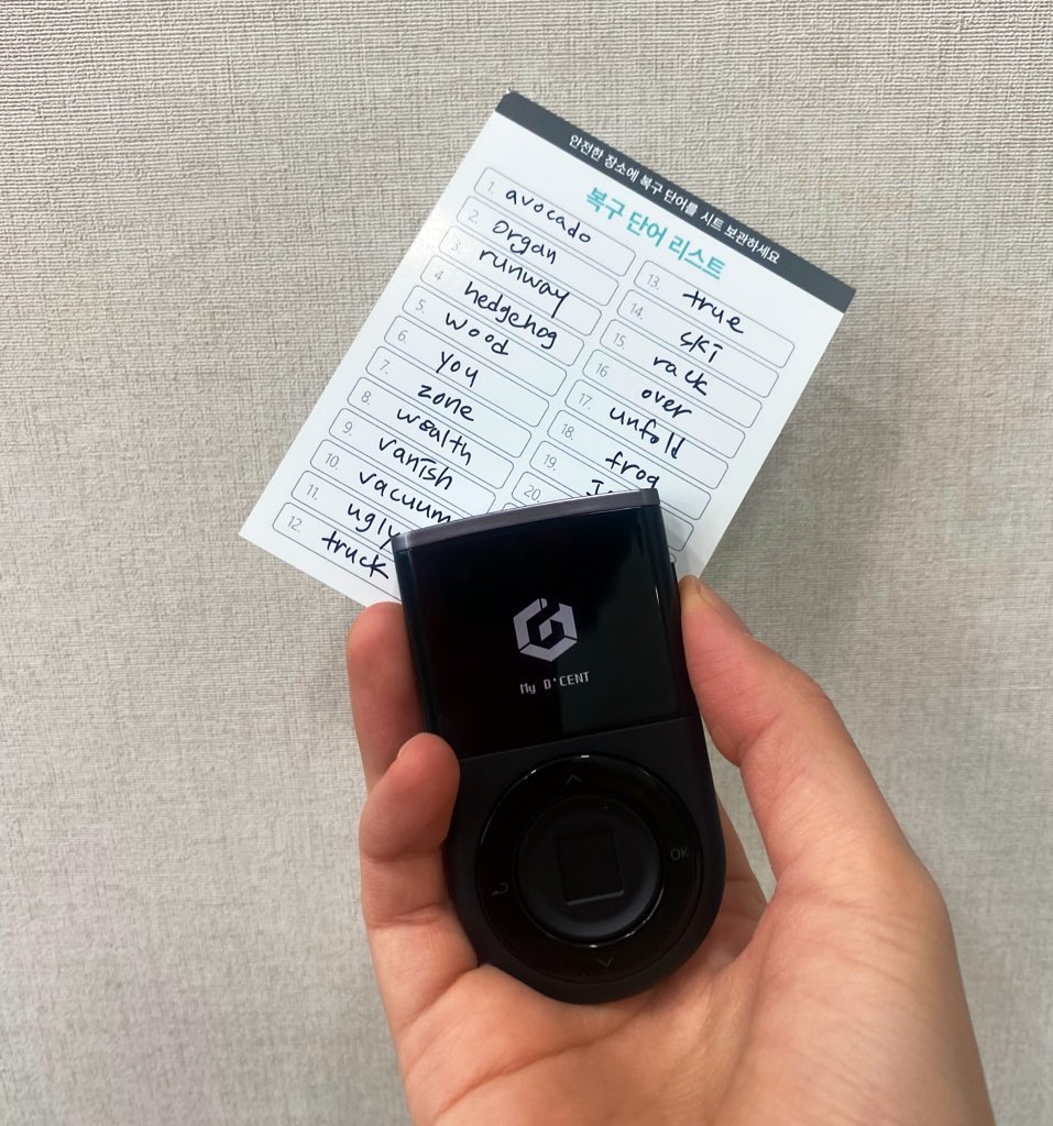 암호화폐 지갑의 열쇠, 시드 문구는 총 몇개의 단어로 구성되어있을까요? 정답은 바로! 👇 👇 2,048개 - 이 작은 단어 목록에서  12-24개를 뽑아 여러분의 자산을 지킨답니다!🔑 중요한 시드문구, 꼭 안전하게 보관하세요! #암호화폐보안 #시드문구  #2048단어의힘 #