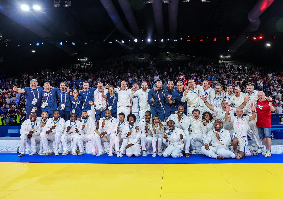 DES JEUX HISTORIQUES ! 🤩🇫🇷

14 judokas engagés, 10 médailles… Record battu ! Nos Bleus terminent première nation au nombre de médailles remportées. 👑

La victoire d’une équipe, la victoire de tous les acteurs du judo français. 💙🤍❤️

📸 IJF/S.Gabriela
#EnsemblePourLHistoire