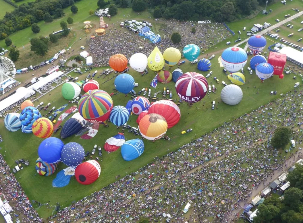 🎈 Up, up, and away!  
 
The Bristol Balloon Fiesta is soaring back into town this weekend! 🌟  
 
Haven’t booked your stay yet? No worries—we’ve got you covered! 🛋️ 

Our serviced apartments are still available and ready to make your Fiesta experience even more magical.✨