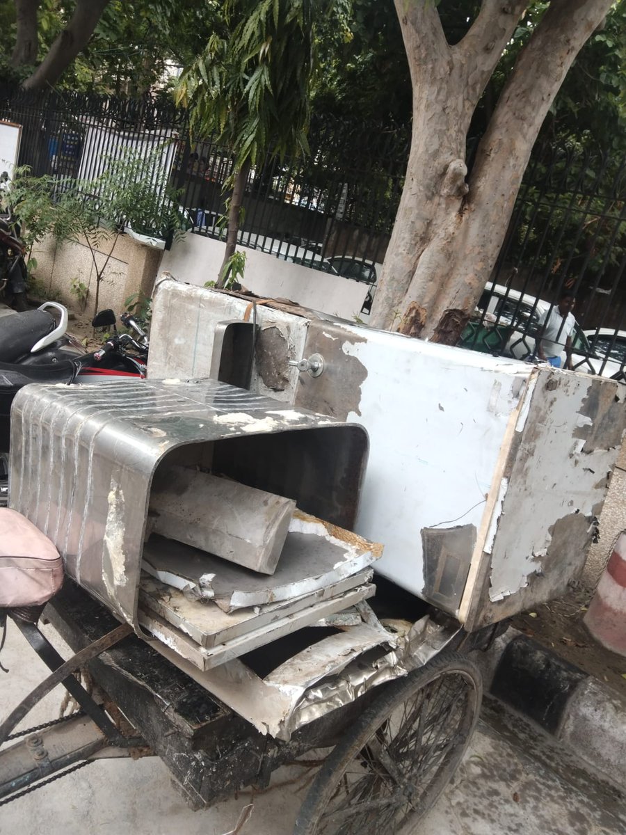 Budhviharvs's tweet photo. धन्यवाद @DelhiPolice @dcprohinidelhi @SHOVIJAYVIHAR  संस्था द्वारा दी गई शिकायत पर त्वरित कार्रवाई करते हुए महज 48 घंटे में ही अपने चोरों को पकड कर सामान बरामद कर लिया आपको दिल से सैल्यूट।  थाना प्रभारी श्री अजय यादव जी आपका विशेष आभार  🙏💐 https://t.co/zUYQSA8fsR