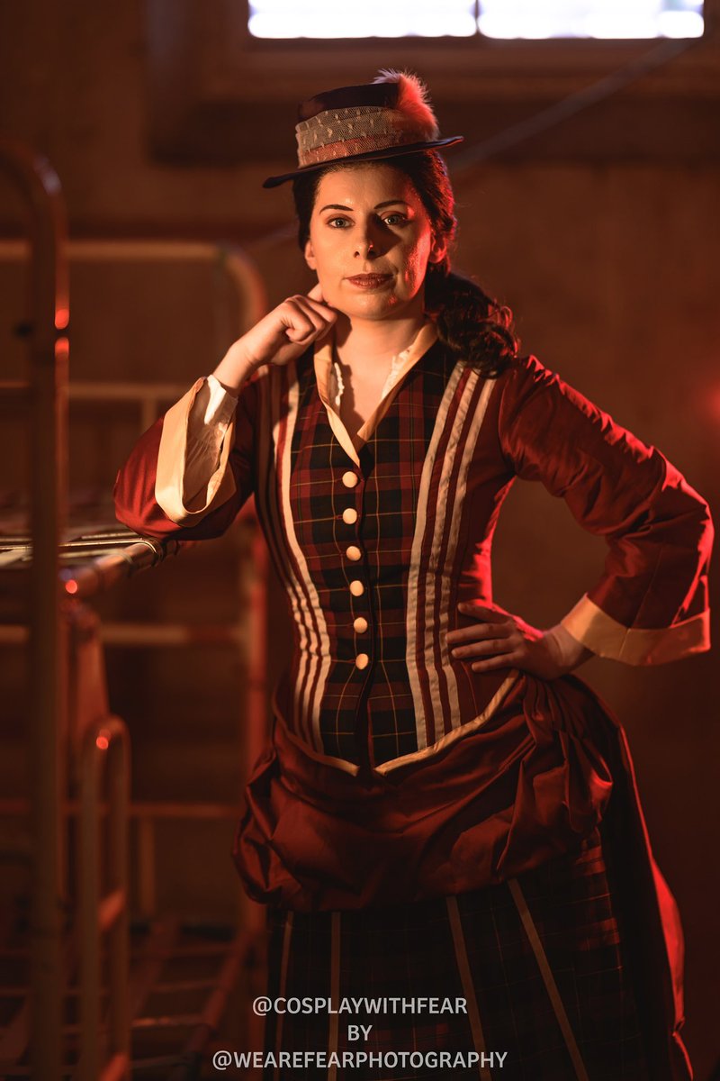 Jemzamia's tweet photo. So pleased to show off my Nina Zenik build at @SecretconUK in this shot taken by @cosplaywithfear! The dress took me 3 months to make. I later then made the hat & that took about a month. I’m so pleased how it all came together!
#shadowandbone #grishaverse #ninazenik #secretcon https://t.co/IrDT2I2cOy