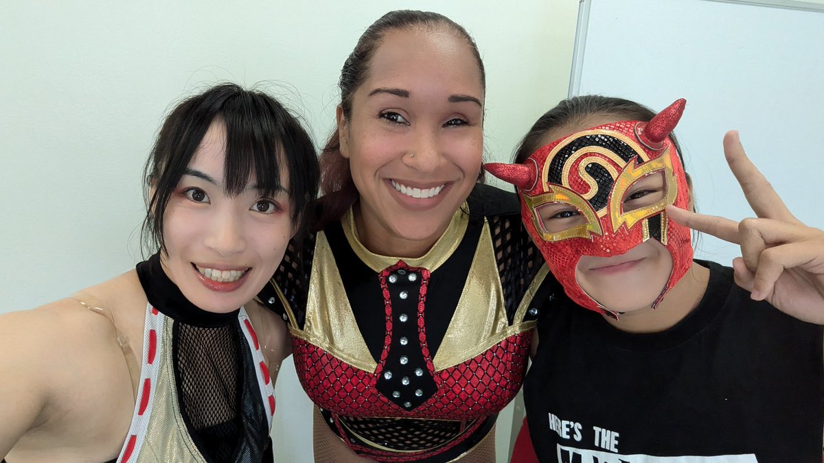 per_leaf_mpw's tweet photo. #大衆プロレス松山座 、ご観戦ありがとうございました！

初めて組む3人、如何でしたでしょうか？凄いトペを繰り出したCoCo選手、なんと女子だらけのタッグマッチは初めてだったそう😳

めちゃくちゃパワフルだったアマンダ選手、絶対また会えるよね！
次回松山座は女子の祭典！👭👭👭 https://t.co/AN6MB4ajLe