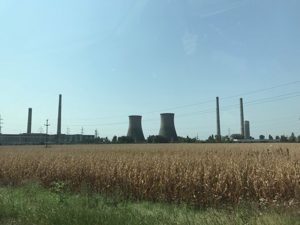 Rumunsko pozdrží odchod od uhlí o další dva roky🇷🇴

📍Termín ukončení výroby elektřiny z uhlí se tak posouvá z roku 2030 na rok 2032.

📍Rumunsko se v posledních týdnech čelí se zvýšené spotřebě elektřiny kvůli vysokým teplotám. V rámci stabilizace sítě byly minulý týden