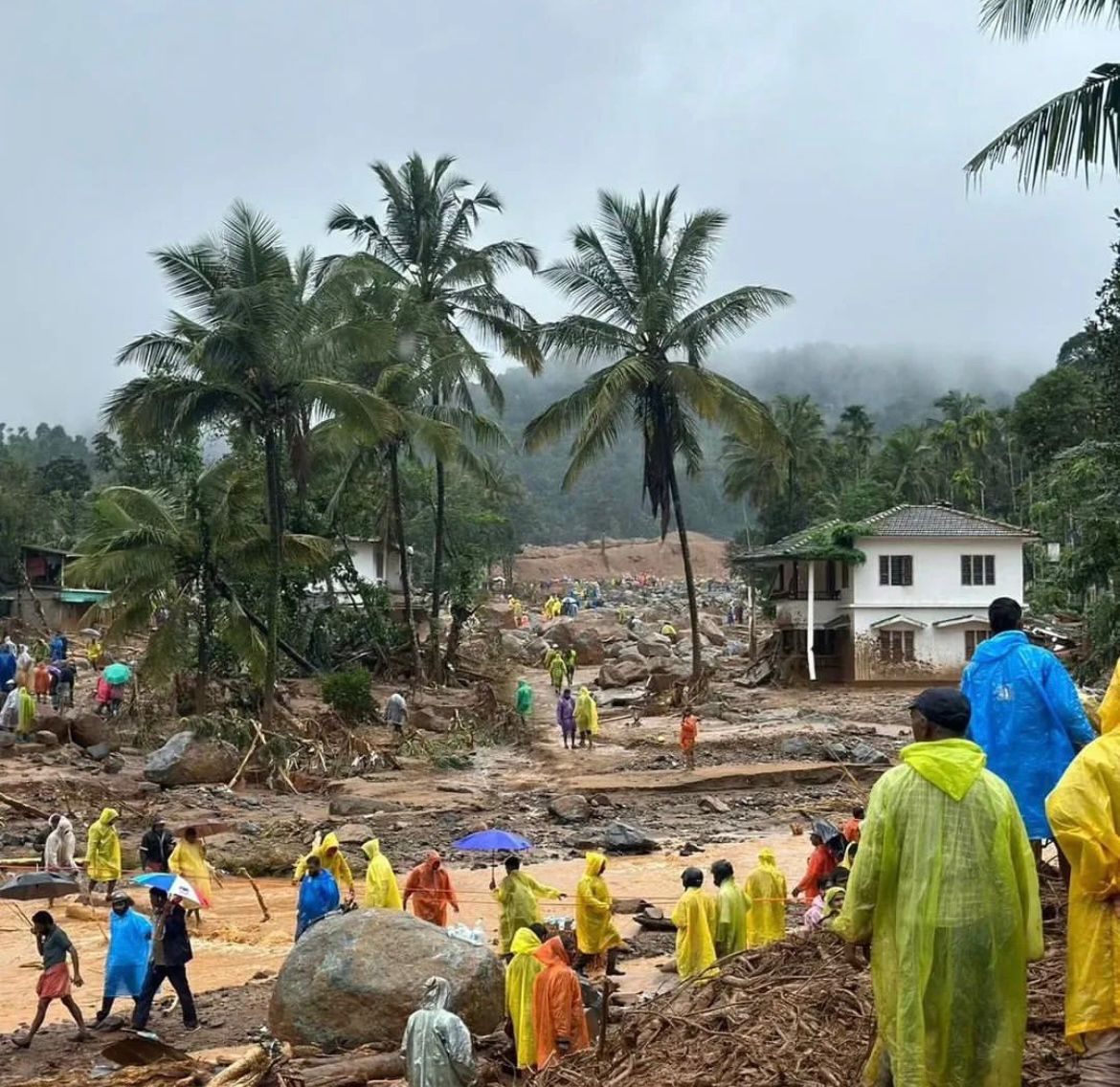 AshrayaHastha's tweet photo. Our Ashraya Hastha Trust volunteers, collaborating with local partners and supported by the Karnataka Government, are swiftly delivering essential relief materials directly to those in need in Wayanad.
#ahtcontributes #WayanadLandslide https://t.co/s9LVSc7F74