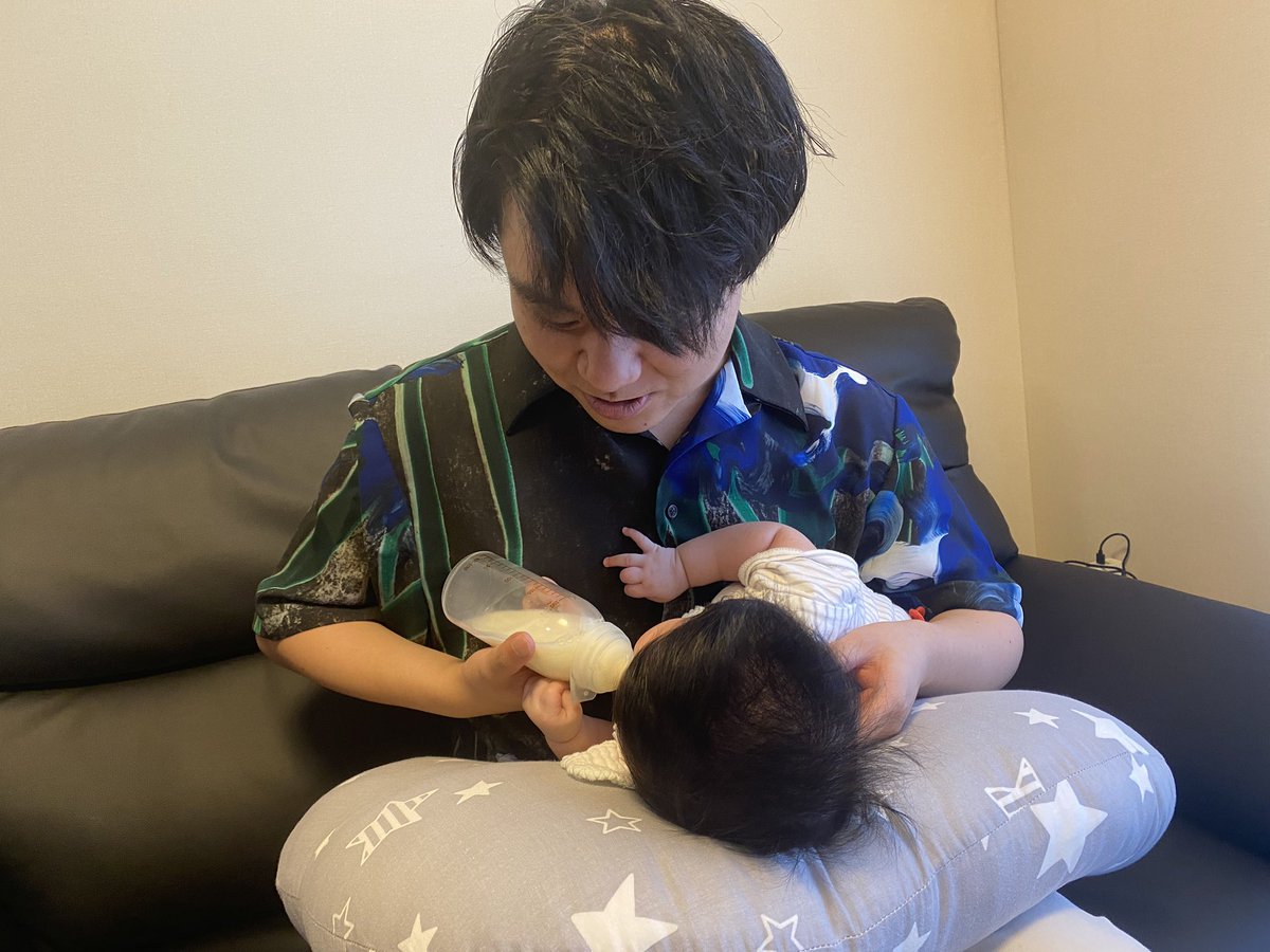 RlCHI's tweet photo. うちの子にミルクをあげるおちけん(SSR) https://t.co/sWsoaFlGL1