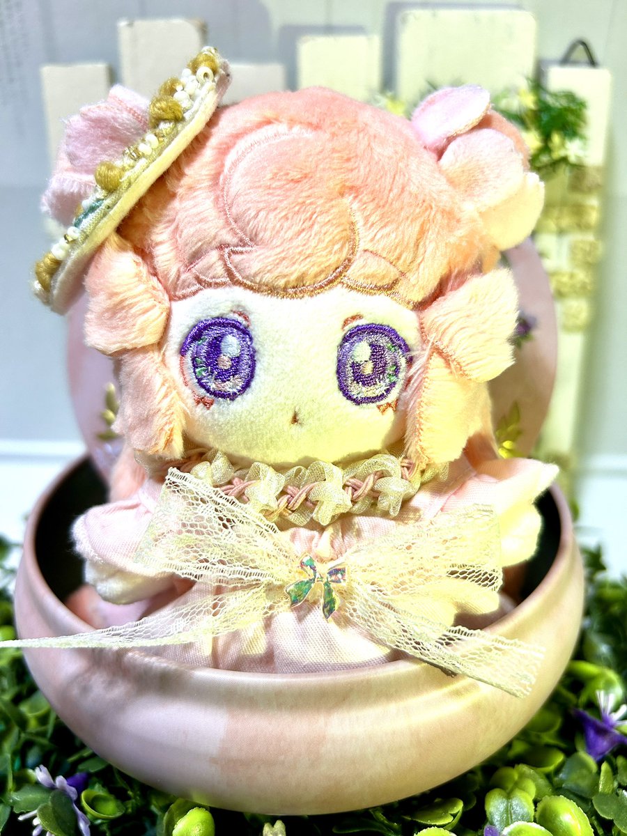 「以前夫がユザワヤのキットで作ってくれたブローチ、ピンがか弱くて、落としそうで、外」|河内実加🌕のイラスト