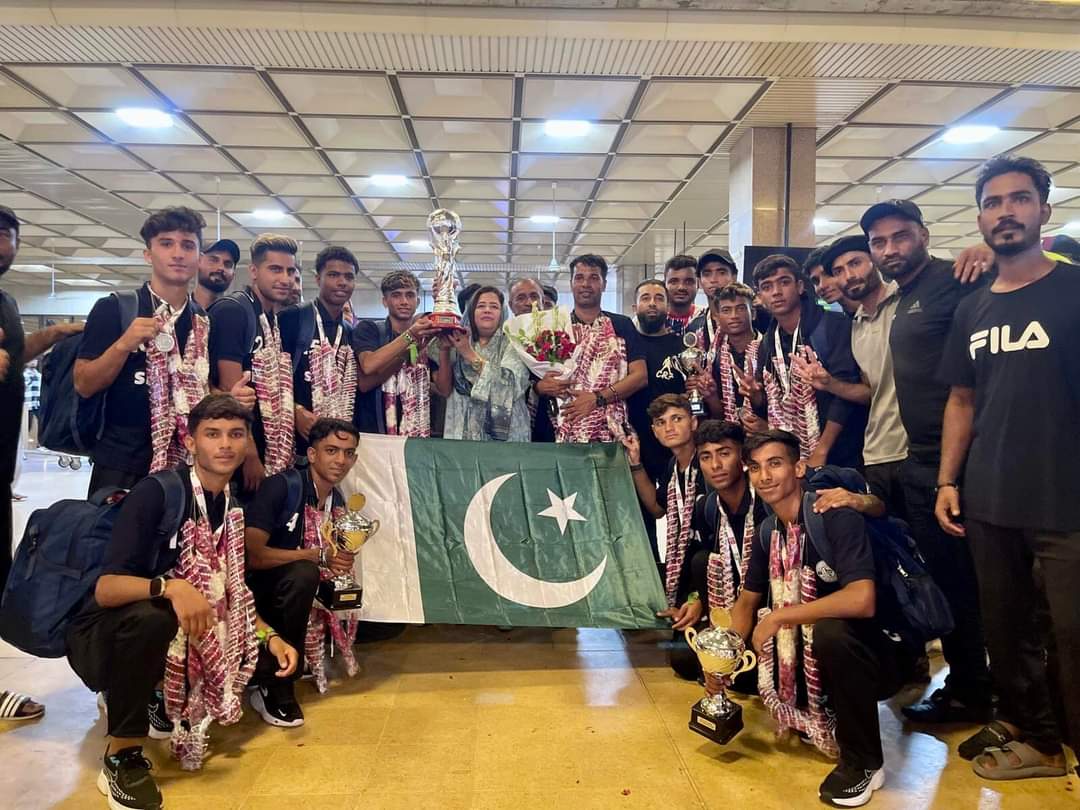 SaimaAgha17627's tweet image. ایم پی اے و پارلیمانی سیکرٹری برائے کھیل و امورِ نوجوانان صائمہ آغا نے کراچی ایئرپورٹ پر بیٹر فیوچر پاکستان انڈر 15 ٹیم کا استقبال کیا اور انہیں پھولوں کے گلدستے پیش کیے...
#mpasaimaagha #sportsandyouthaffairs #norway #PPP #betterfuturepakistan #Sindh #sports #karachi #airport