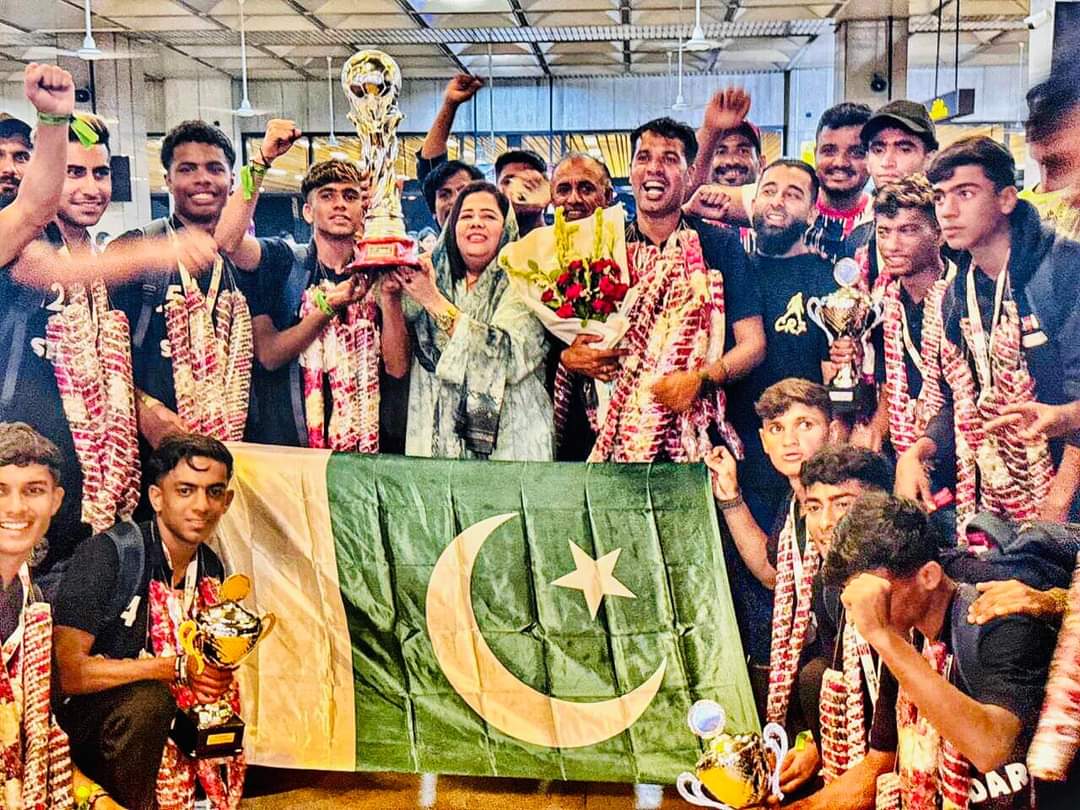 SaimaAgha17627's tweet image. ایم پی اے و پارلیمانی سیکرٹری برائے کھیل و امورِ نوجوانان صائمہ آغا نے کراچی ایئرپورٹ پر بیٹر فیوچر پاکستان انڈر 15 ٹیم کا استقبال کیا اور انہیں پھولوں کے گلدستے پیش کیے...
#mpasaimaagha #sportsandyouthaffairs #norway #PPP #betterfuturepakistan #Sindh #sports #karachi #airport