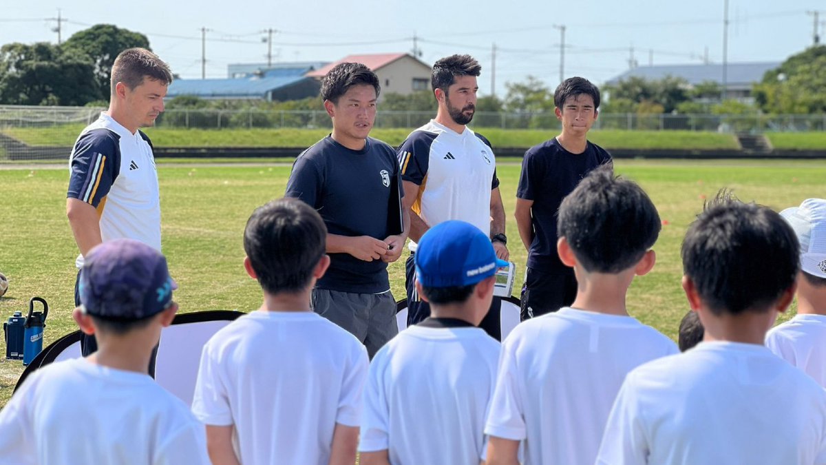 wakatakegroup's tweet photo. Day 1️⃣ at the Clinic @Fun_Realmadrid Clinic in Mie📍🔝 
 
Our young talents have been able to learn the spirit of the @realmadrid club through an intense first day of training sessions🚀 

Let's go for the second day 🙌🏻  

#VamosWakatake #RMFoundation https://t.co/UVB9KqERVN