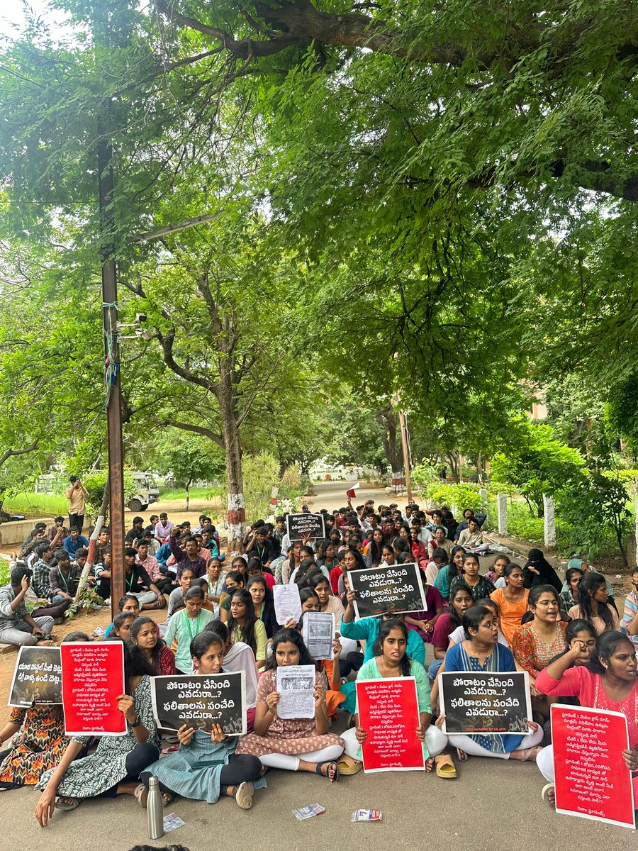 DivyaBarkam's tweet photo. @TelanganaCMO
@revanth_anumula 
@KTRBRS 
@BrsSabithaIndra
Nizam college girls hostel should be sanctioned 100% for UG girls
#Justicefornizamcollegestudents 
#WewantournizamUGhostelforgirls
#JusticefornizamcollegeUGgirls https://t.co/3LOqe805Cg