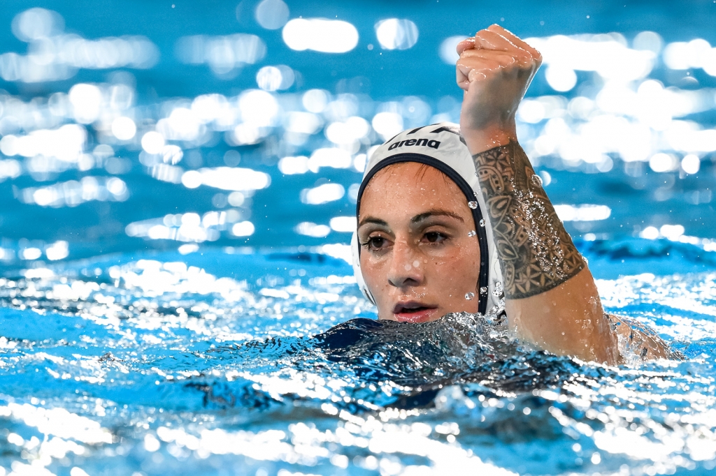 #Paris2024 
Ai quarti dopo aver vissuto la serata in apnea, aspettando il risultato di Francia-Grecia...
Per un solo gol siamo ancora dentro, addirittura #Setterosa terzo nel girone
Domani, ore 15.35, quarti di finale con i Paesi Bassi
#Olympics #7rosa #waterpolo