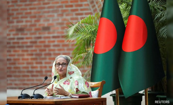 Karnnan2255's tweet photo. Bangladesh 🤥
Army demand resignation of PM Sheikh Hasina 
#ArmyRule #Bangladesh https://t.co/vElD4A2u2E