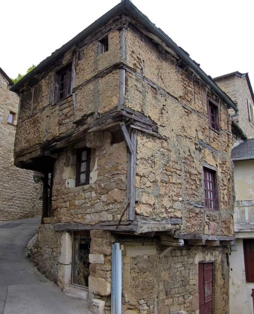La plus vieille maison de France construite au XIIIᵉ siècle en Aveyron