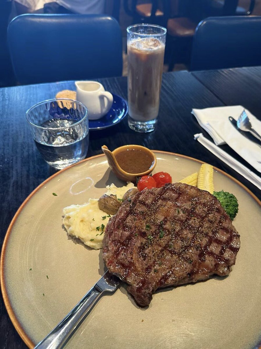 shameface41's tweet photo. On a busy Monday, treat yourself to a good dinner https://t.co/NXMpfQA5SY