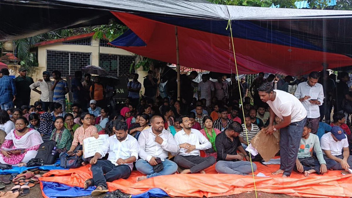 For Diploma holders only Je post .
Don't injustice for Diploma holders 
@Je_only_for_Diploma
#ODISHA_JE_ONLY_FOR_DIPLOMA
<a href="/MohanMOdisha/">Mohan Charan Majhi</a> 
<a href="/CMO_Odisha/">CMO Odisha</a> 
<a href="/KVSinghDeo1/">Kanak Vardhan Singh Deo (Modiji Ka Parivar)</a> 
<a href="/PravatiPOdisha/">Pravati Parida</a> 
<a href="/SecyChief/">ChiefSecyOdisha</a> 
<a href="/_anugarg/">Anu Garg</a> 
<a href="/OdishaWater/">Deptt. of Water Resources</a>