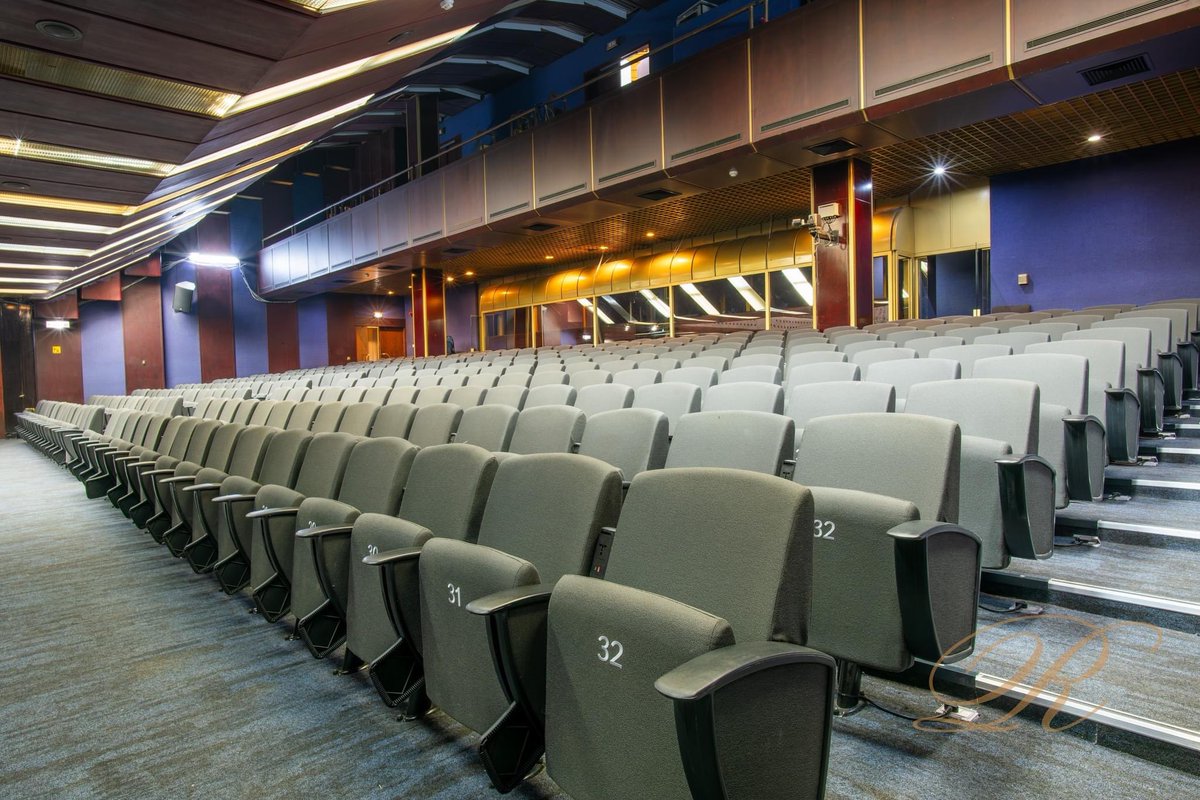 Jabhuna 🔥fitted with USB + C-type and your 3 pin sockets pama Arm rest😎