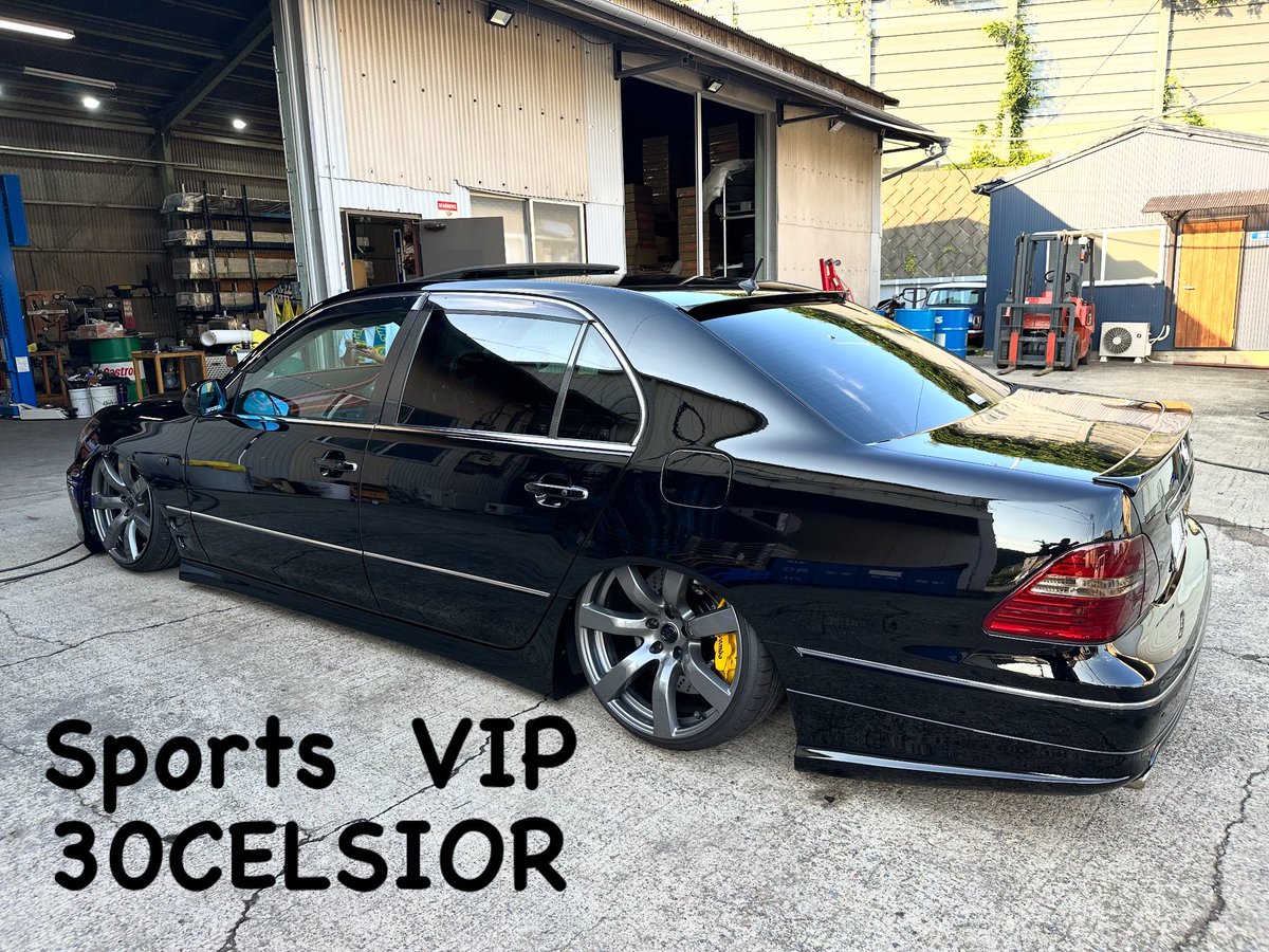 HDZP9rmCZPLCAEY's tweet image. スーパー猛暑とゲリラ豪雨の繰り返しで洗車してもウォータースポットだらけで😭😭😭
達磨屋の拓さんと仲間のお陰でヌルテカ復活🤣🤣🤣
冷たい飲み物とガリガリ君ありがとう😁😁😁
#達磨屋
#30CELSIOR
#vipcar