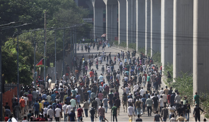 Bangladesh prime minister resigns after weeks of student-led protests

ow.ly/J01X50SQZYL