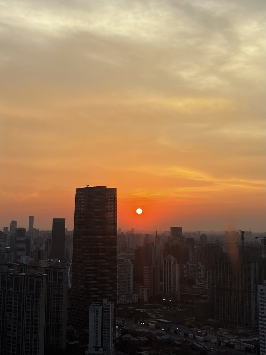 Shanghai vibes. ✴️
