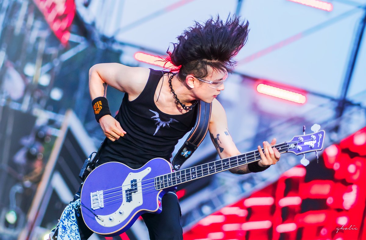 GUITARHOLICxxx's tweet image. 모히칸 싸이언 맛보기 

싸이언 Cyan  #크랙샷 #crackshot
보령머드축제 머드락페스타  
240802 @엑스포광장