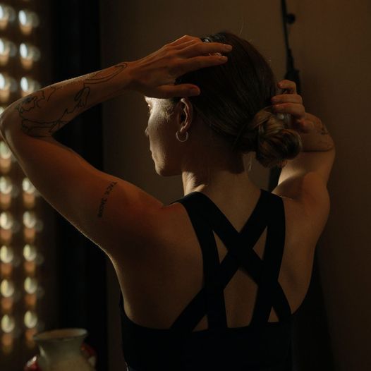 Dress to impress! 📷 📷📷 📷
The right workout outfit not only boosts your confidence, but also improves your performance! 📷
When you feel good and strong, you can better focus on your workout and achieve your goals.
So: Dress to impress - especially yourself! 📷