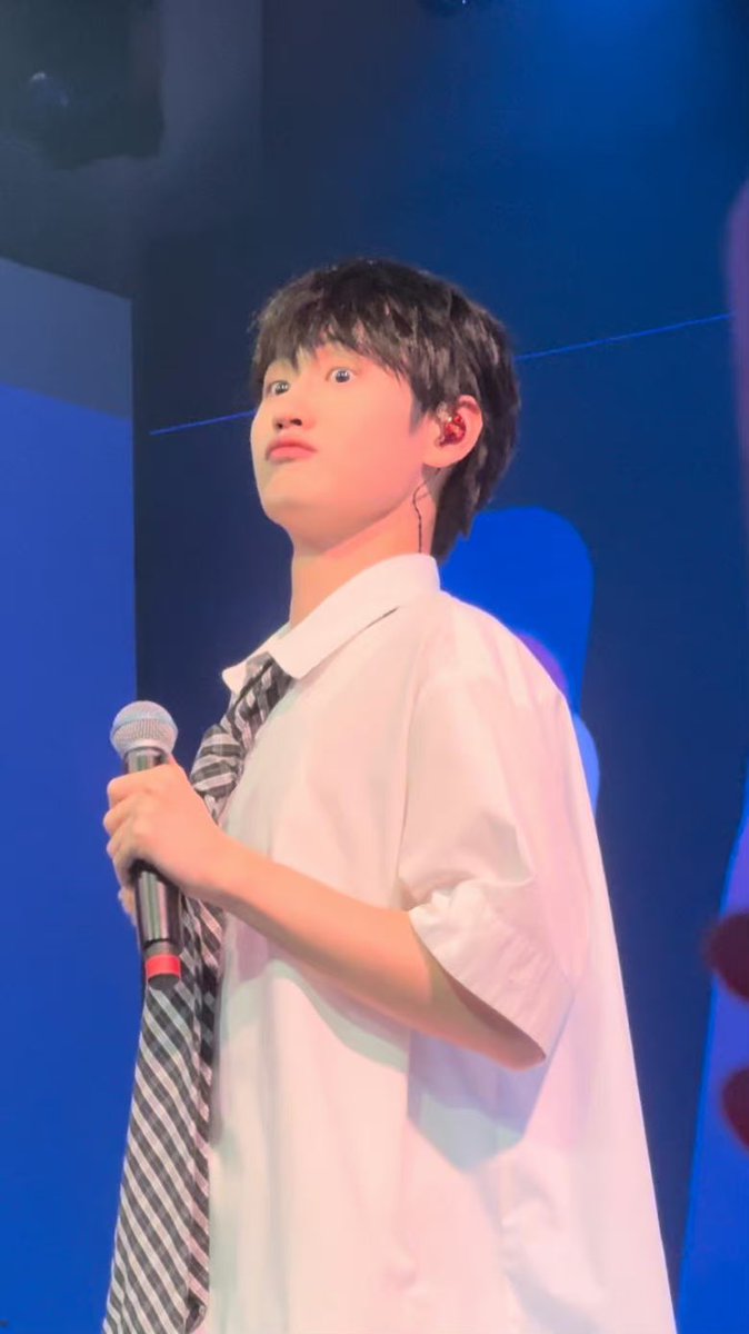 pwlzaking's tweet photo. ใครทำอะไรเธอ พูดซิ 5555 #AK_10000YuanStage2024 https://t.co/2bbCcuqVAL