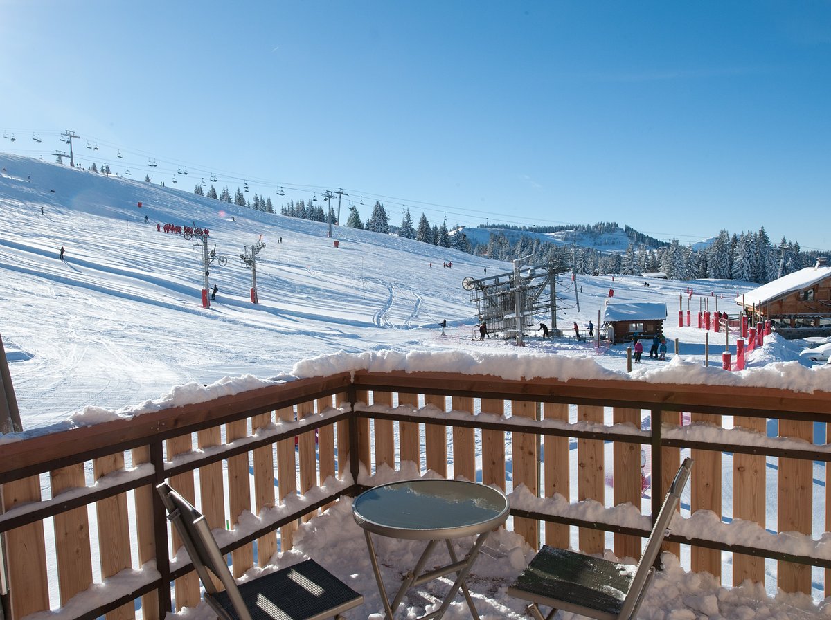 VIP_SKI's tweet image. Looking for a ski holiday in Les Gets this winter? 

CLUB Altitude Lodge offers unbeatable ski-in/ski-out access, easy links to Morzine and absolute serenity in the evening...

PLUS Bear Cubs childcare (new for the 2024/25 season) 👏

Find out more here: bit.ly/3LR0aHa