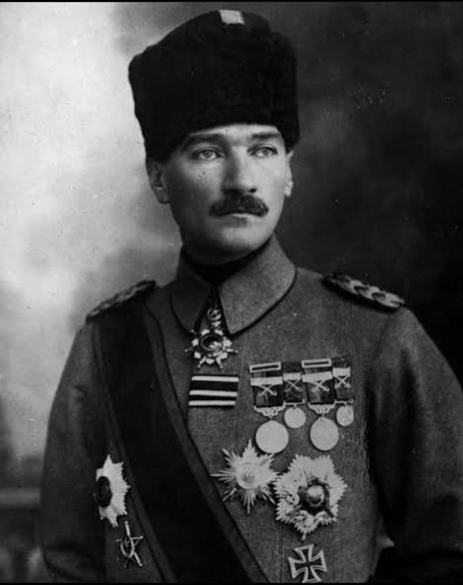 Ulu Önderimiz Mustafa Kemal Atatürk'e Türkiye Büyük Millet Meclisi tarafından #Başkomutan unvanı verilişinin 103'üncü yıldönümü kutlu olsun.

Umutsuzluklar içinde umut yaratan, bizi zafere götüren Ata’mızı ve silah arkadaşlarını saygıyla anıyorum. 🇹🇷
