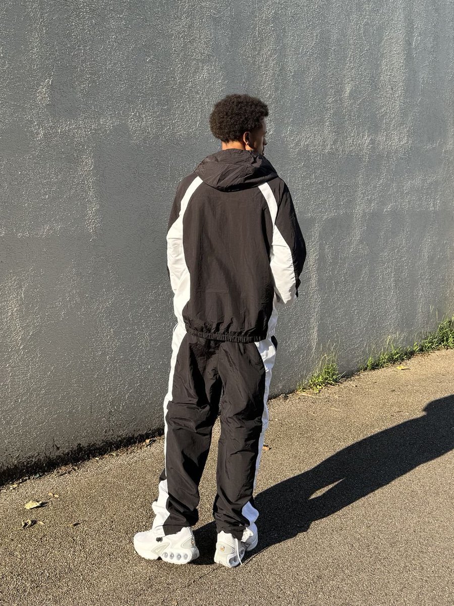 CaminoTV's tweet image. On dirait vraiment un ensemble Corteiz mais en 2x moins cher 🕵️‍♂️

Liens affiliés 
- Veste chck.me/WttF (70€)
- Pant chck.me/IiVf (60€)