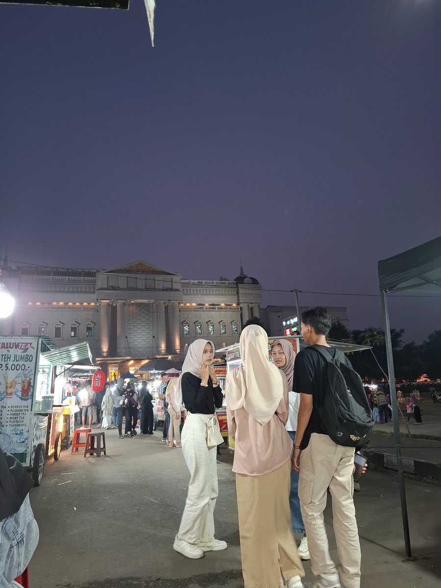 doIlphine's tweet photo. @tanyarlfes versi malem sama siang nder https://t.co/1bMjgP97tU