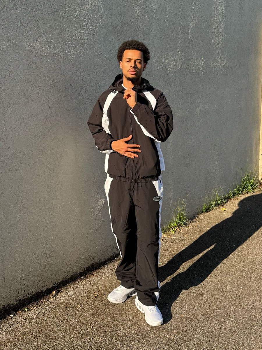 CaminoTV's tweet image. On dirait vraiment un ensemble Corteiz mais en 2x moins cher 🕵️‍♂️

Liens affiliés 
- Veste chck.me/WttF (70€)
- Pant chck.me/IiVf (60€)