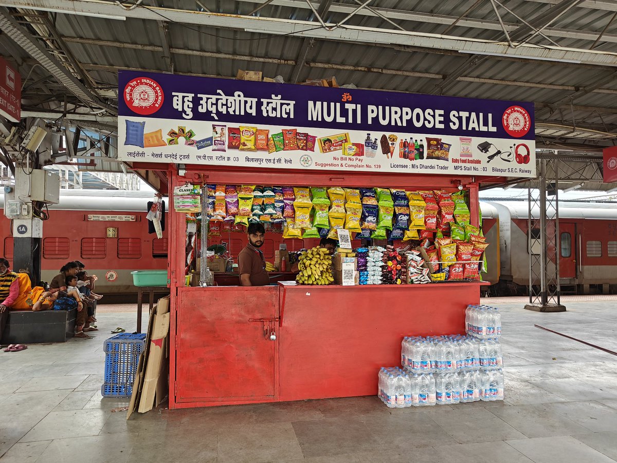 dk808official's tweet photo. बिलासपुर से रायपुर जाते समय आज फिर ₹20 चिप्स को ₹30 मे दे रहें थे, MRP Price से अधिक लिया जा रहा था, MRP बताने पर मुझे, चिल्ला के चुप करा रहा था, ये पहली बार नहीं कई बार हो चुका है, MRP Price अधिक मूल्य लेने वालो पर कड़ी कारवाही कब होगा.?
@DRMBilaspur @RailwaySeva @PiyushGoyal https://t.co/cI5NCo1UuC