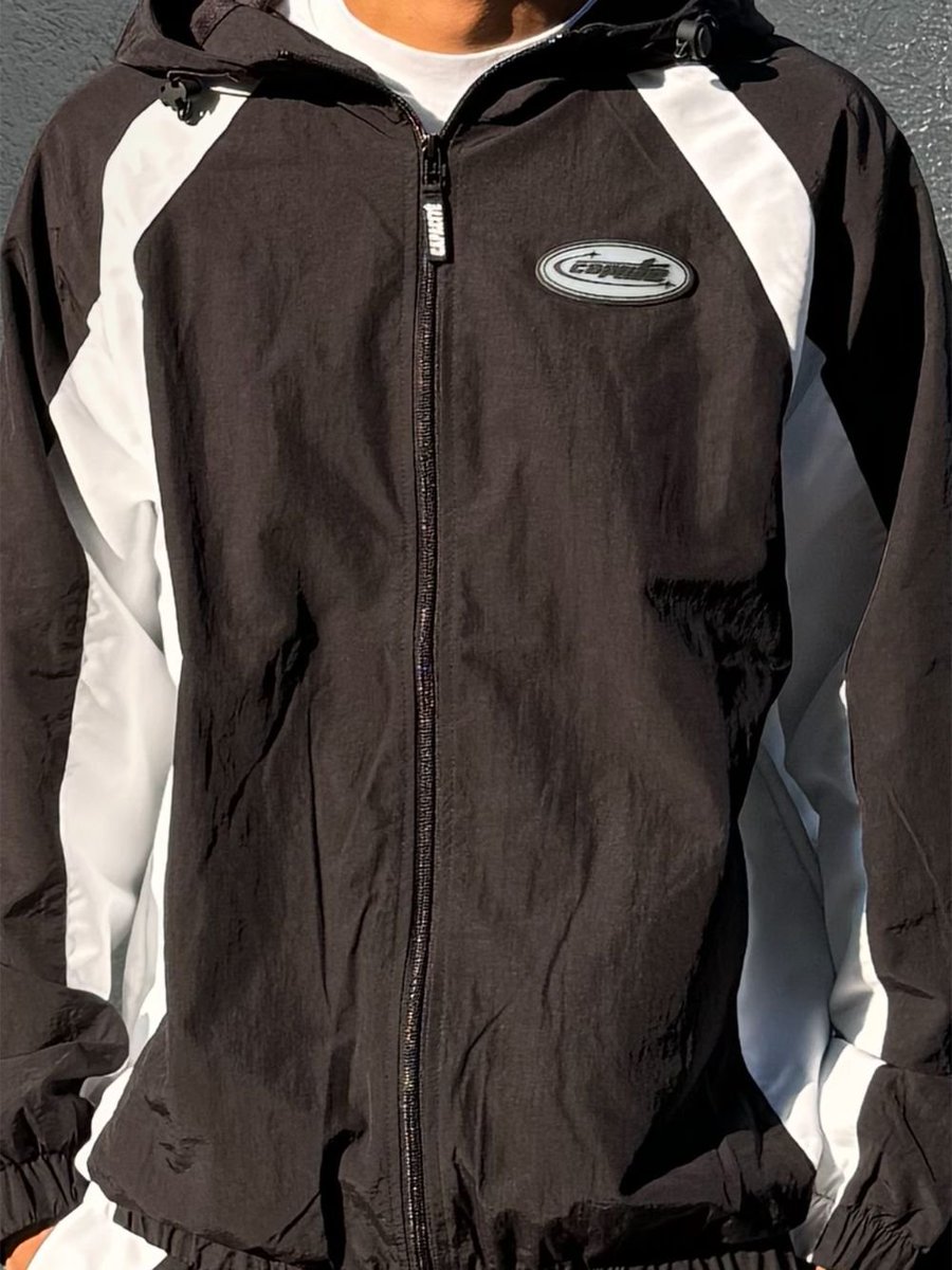 CaminoTV's tweet image. On dirait vraiment un ensemble Corteiz mais en 2x moins cher 🕵️‍♂️

Liens affiliés 
- Veste chck.me/WttF (70€)
- Pant chck.me/IiVf (60€)