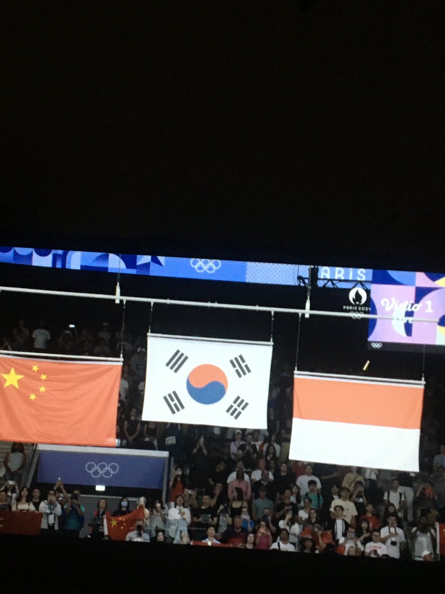 risolama's tweet photo. gregoriaaaa!! 😭🫶🏻 bronze medalist from indonesia! dan satu satunya perwakilan ina yang masuk sf dan mempersembahkan bendera indonesia di olimpiade🇮🇩🥹❤️ https://t.co/qvE6RYbYrc