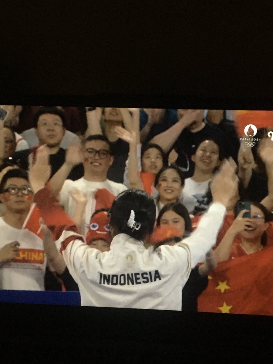 risolama's tweet photo. gregoriaaaa!! 😭🫶🏻 bronze medalist from indonesia! dan satu satunya perwakilan ina yang masuk sf dan mempersembahkan bendera indonesia di olimpiade🇮🇩🥹❤️ https://t.co/qvE6RYbYrc