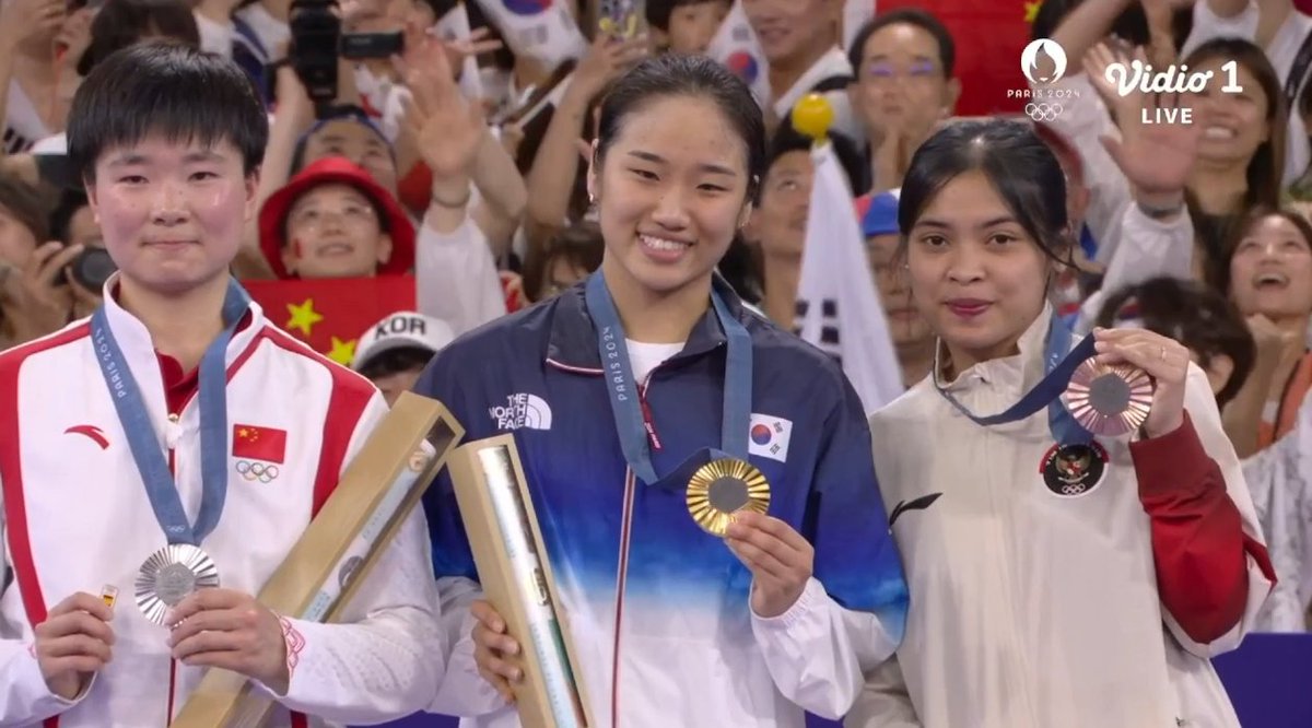 #Badminton - Women's Singles

🥇An Se Young (KOR)
🥈He Bingjiao (CHN)
🥉Gregoria Mariska Tunjung (INA)

Congratulations to all medalists!

#Paris2024