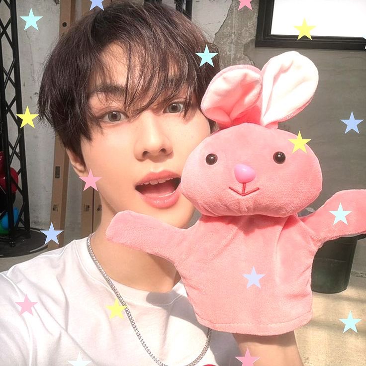 heyy let's be #moots pwiss😖🍓
i'm a kpop stan esp #engene aku suka jbjb dan agak berisik🤏🏻 (if you don't mind) sOooOoO let's be friend!😼
help rt/like tysm⭐️🫧💗