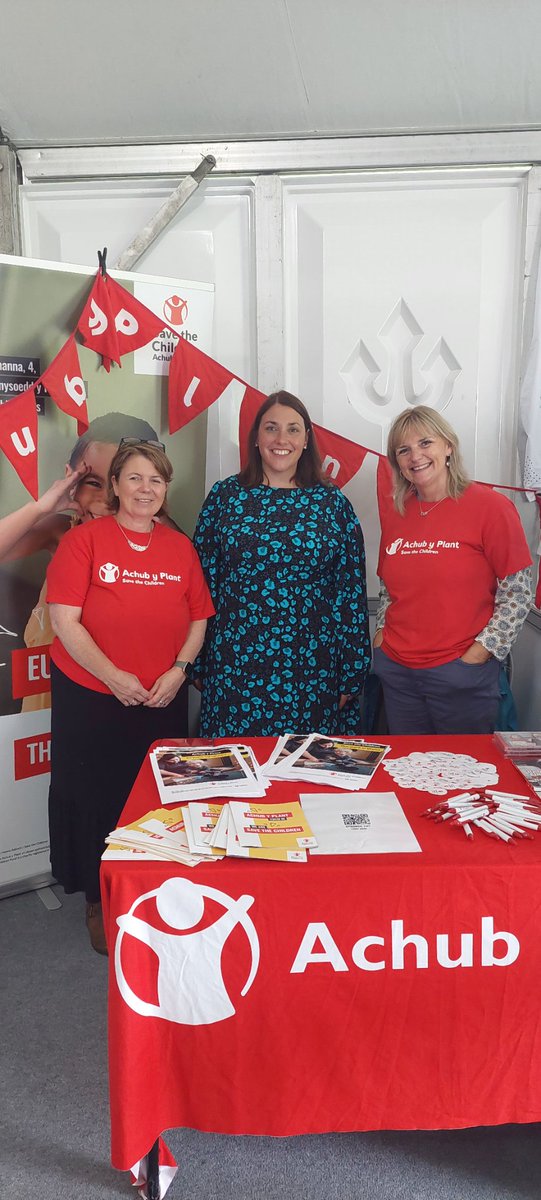 Great opportunity to chat to <a href="/Heledd_Plaid/">Heledd Fychan AS/ MS 🏴󠁧󠁢󠁷󠁬󠁳󠁿</a> about our work in RCT and South Wales Central this morning at #steddfod2024. We're located in the Third Sector Hub <a href="/WCVACymru/">WCVA | CGGC</a> all week - call by to see us 😀