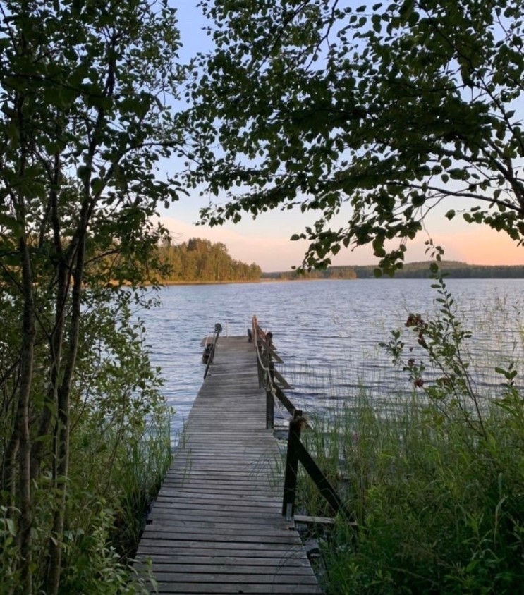 scarlettwants's tweet image. warm evening by the lake