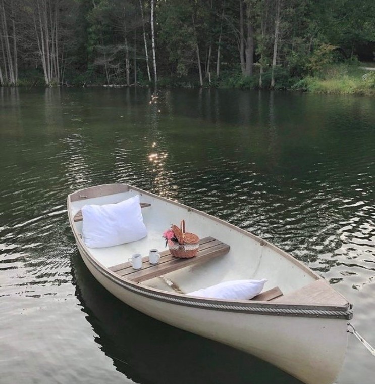 scarlettwants's tweet image. warm evening by the lake