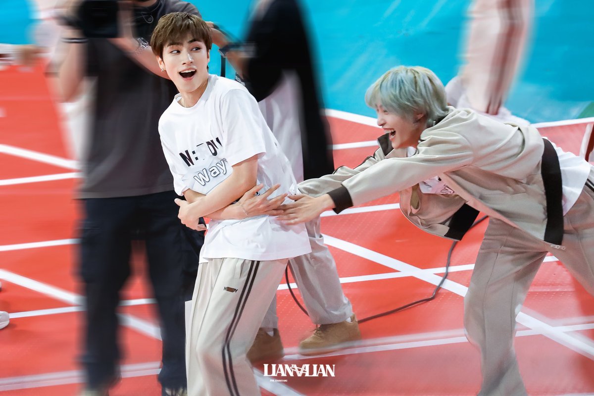 hourlyyangyang's tweet photo. happy yangyang 🥹 https://t.co/eLVYnUym6h