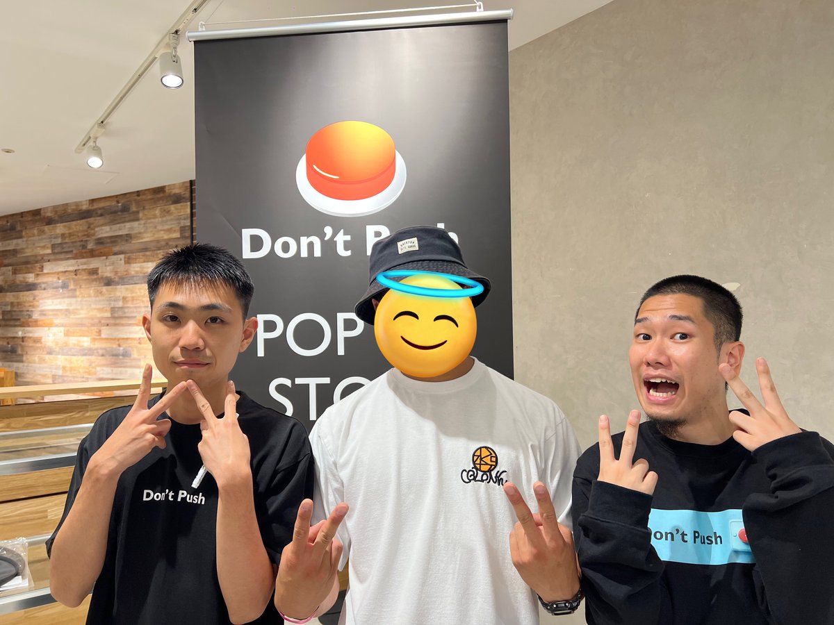 ko_o_01's tweet photo. 8/4 don't push×legal nerd boysのポップアップイベント
シラフさんTOKYO世界さんめちゃフレンドリーで写真とサインもして頂きました!
緊張してオタクピース出た✌️
#dontpush
#Legalnerdboys https://t.co/u5pBjeFIPD