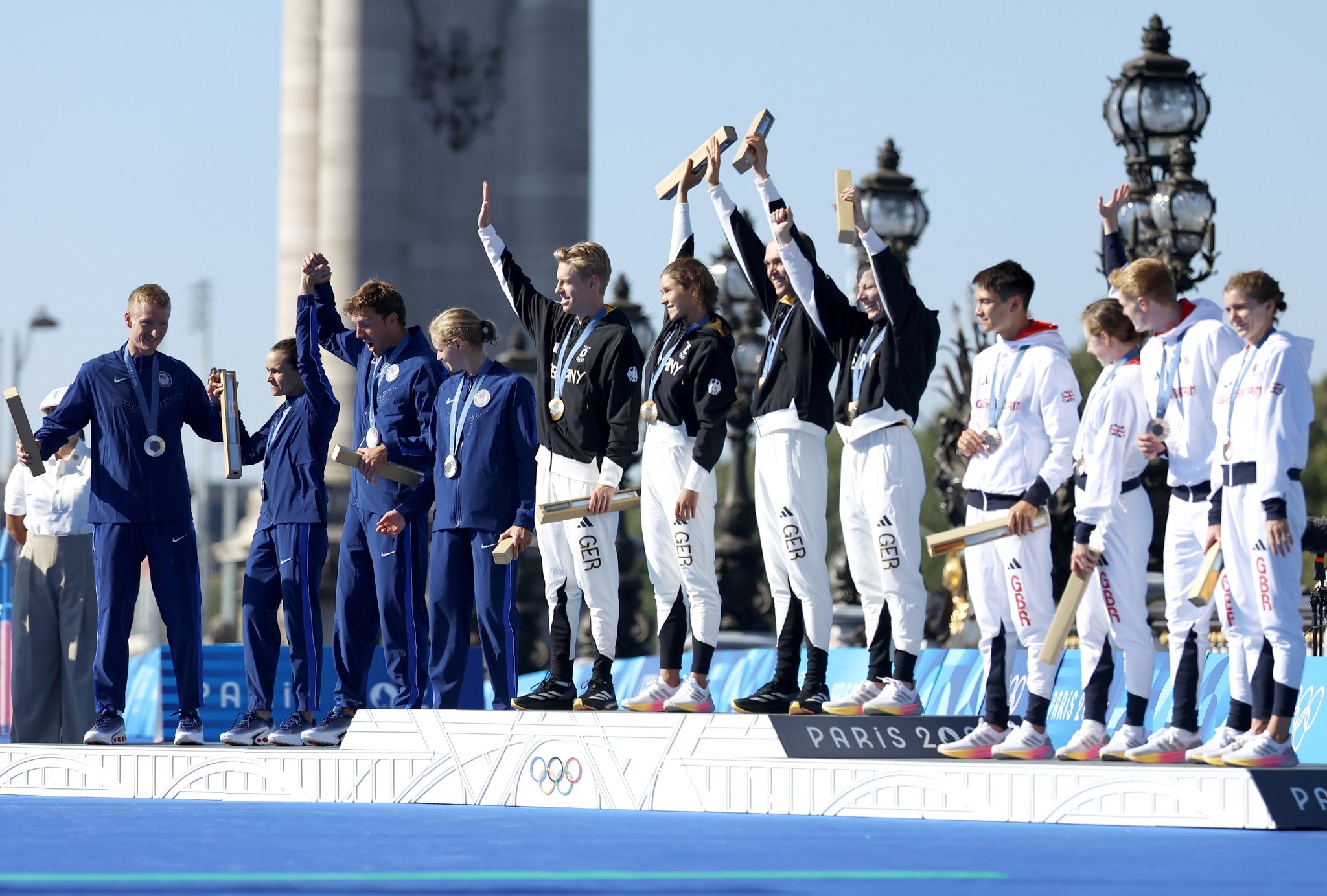 SportsCenter on X: "🤯 ¡INCREÍBLE FINAL EN EL TRIATLÓN DE #PARIS2024! 🤯 🥇  #Alemania 🇩🇪 se quedó con el oro en el Relevo Mixto tras ganarle el  sprint final a #GBR 🇬🇧