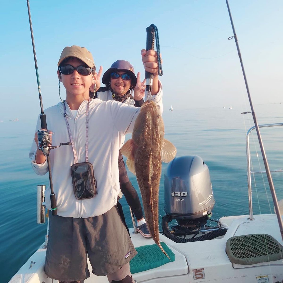 BlueHazefishing's tweet photo. 仲良し親子がマゴチ狙いで来てくれました😊息子さんにvalleyhillのロッド、 baydriveBOATMAGOCHI、ルアーはスワープダートシャッドを使ってもらうと、なんとマーゴンGET🤩お父さんもfishmanのベイトタックルで良型のマゴチGET🤩
#valleyhill #baydrive #スワープダートシャッド #fishman #ブルーヘイズ https://t.co/75NAM1VBfi