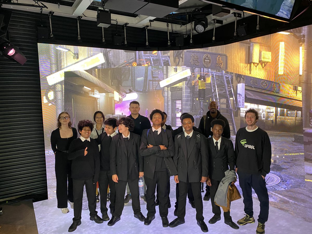 🎬🌟 Exciting #VFX/#Animation Session <a href="/disguise_one/">Disguise</a>!

#WorkExperience students from <a href="/londonnautical/">London Nautical School</a> had an incredible session exploring the innovative #Disguise software led by expert Thomaz. They had the amazing opportunity to design a stunning light show for a #festival. 🎨✨